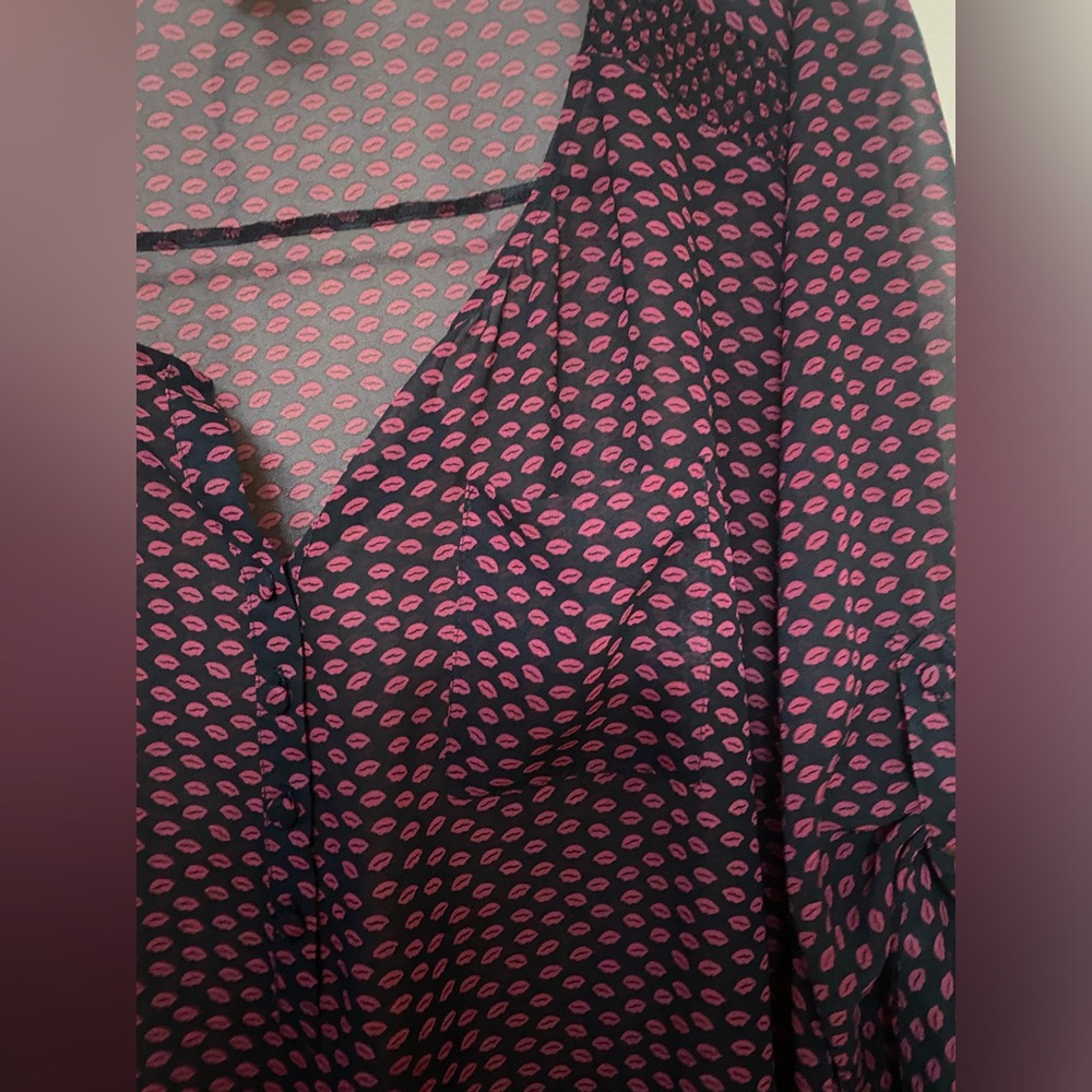 Torrid 2x blouse with kiss pattern!